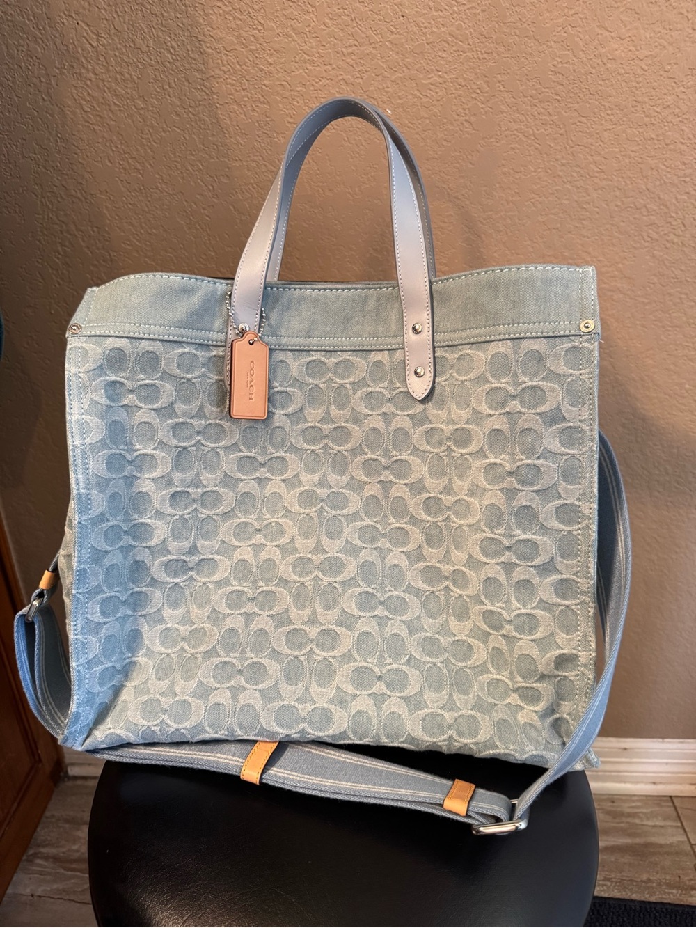 Coach purse - Picture 2 of 6